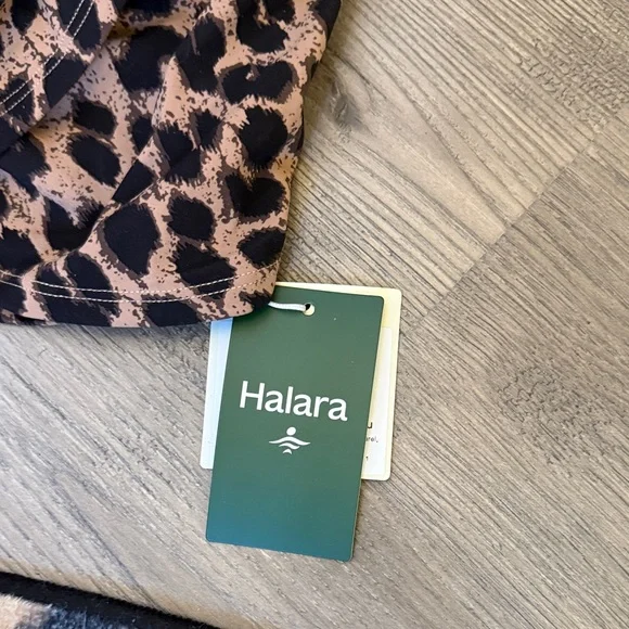 HALARA Leopard Print Ruched Mini Skirt in Beige and Black - Picture 10 of 16